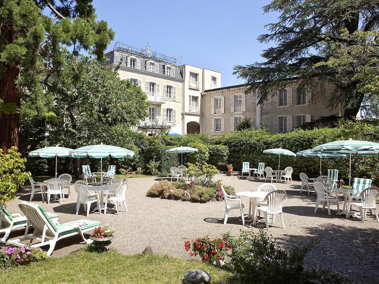 Logis Hotel Royal Saint-Mart Royat Εξωτερικό φωτογραφία