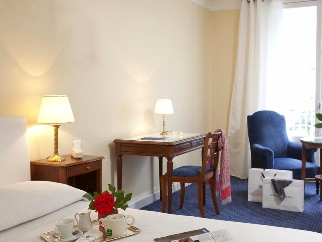 Logis Hotel Royal Saint-Mart Royat Εξωτερικό φωτογραφία