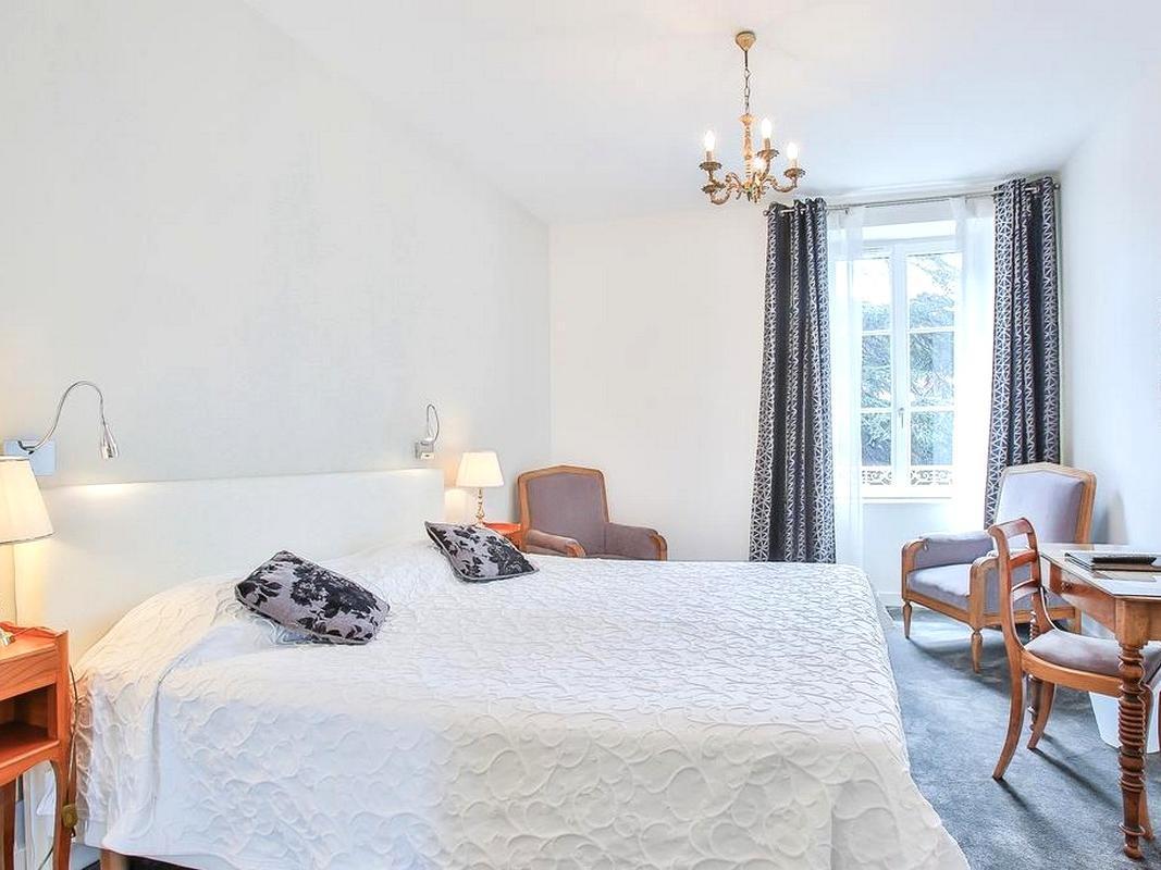 Logis Hotel Royal Saint-Mart Royat Εξωτερικό φωτογραφία