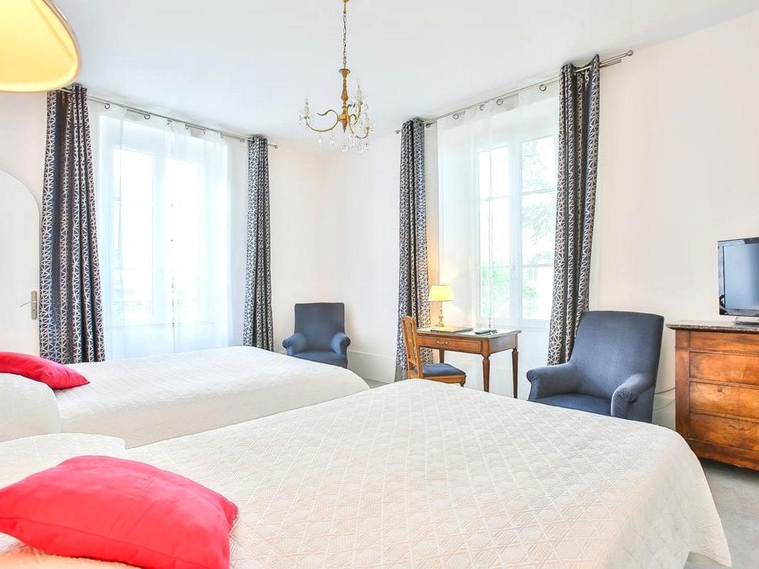 Logis Hotel Royal Saint-Mart Royat Εξωτερικό φωτογραφία